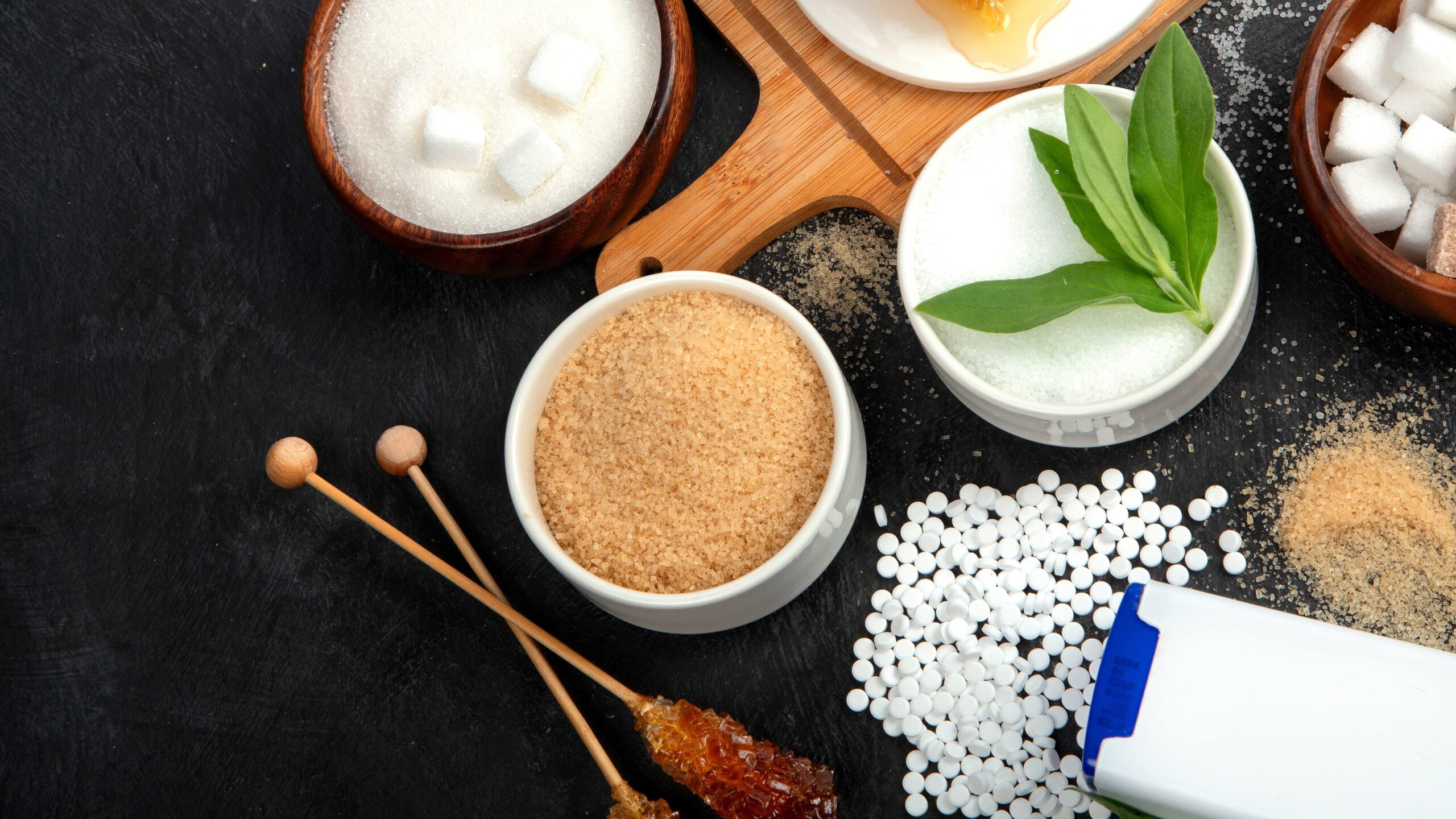 various-diet-replacement-for-sugar-on-dark-background-organic-sweetener