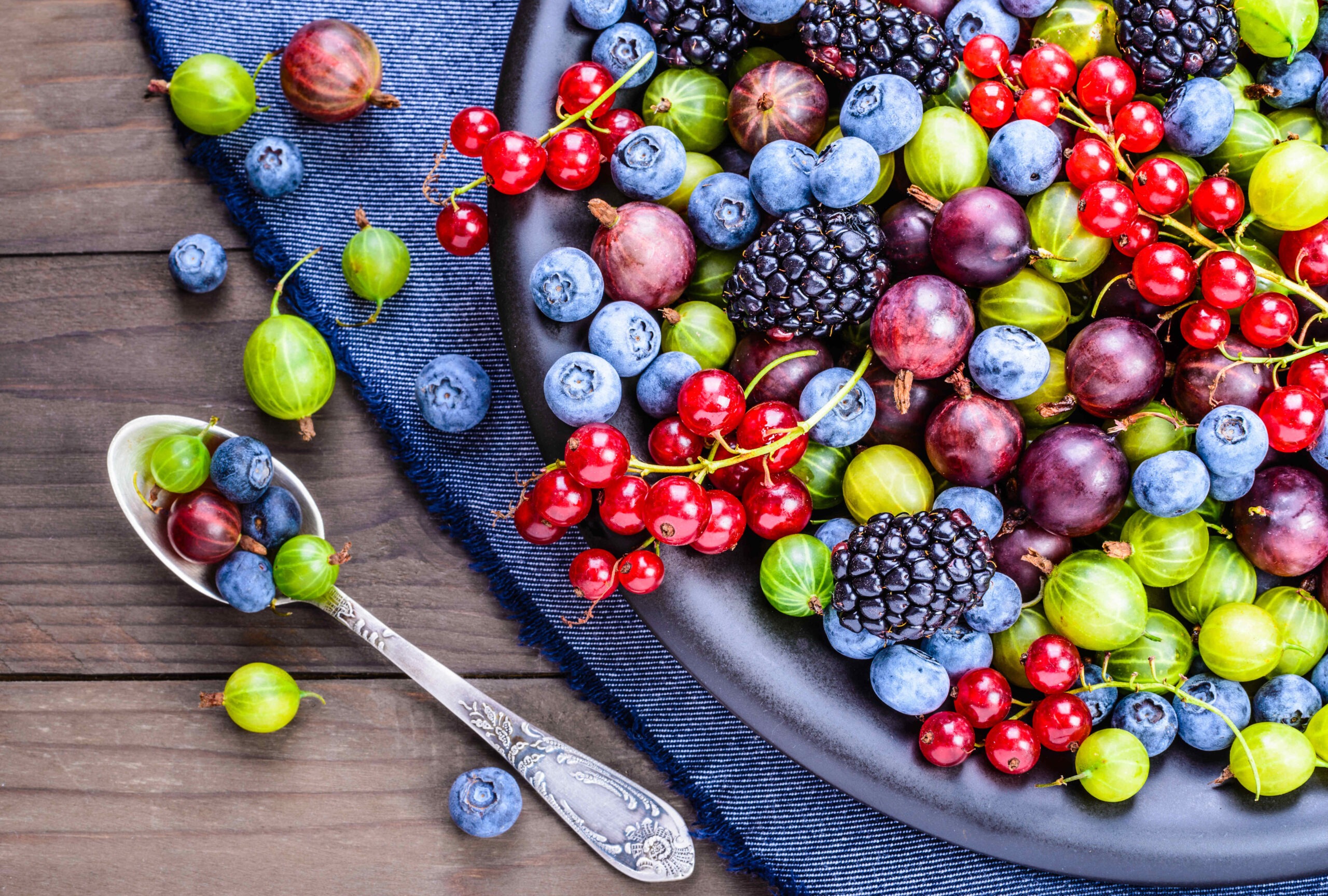 berries-fruits-background-antioxidants-detox-diet-organic-fruits-background